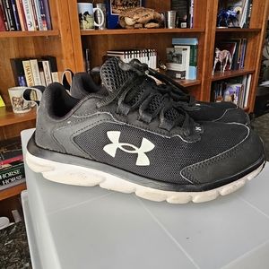 Under Armour Black sneakers size 3.5 youth